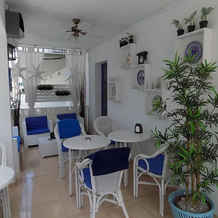 Hotel Maruja *