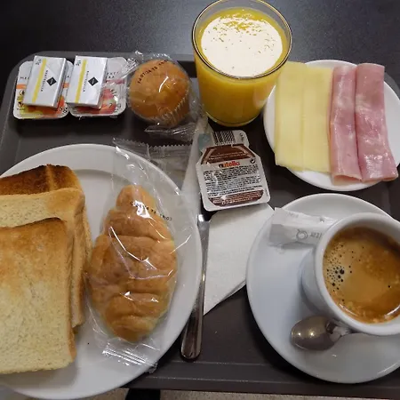 Hotel Maruja